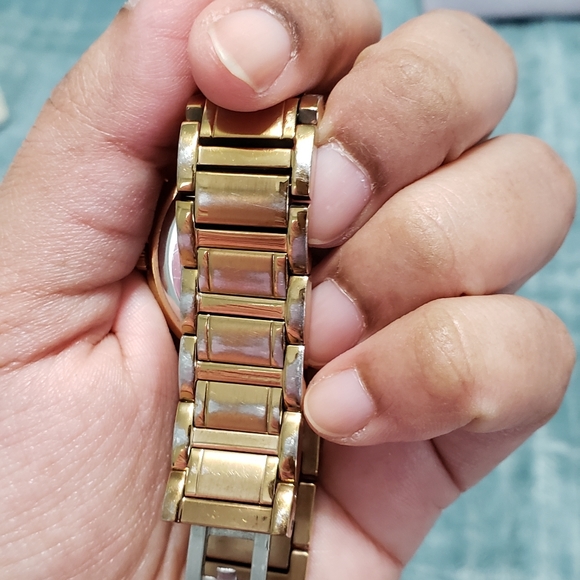 Rose Gold Womens Invicta watch - Picture 3 of 4